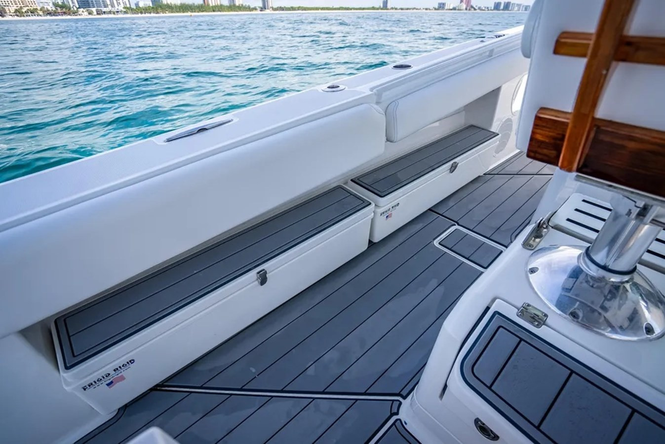 https://arconyachts.ams3.digitaloceanspaces.com/131424/conversions/large_4657556-optimize.jpg