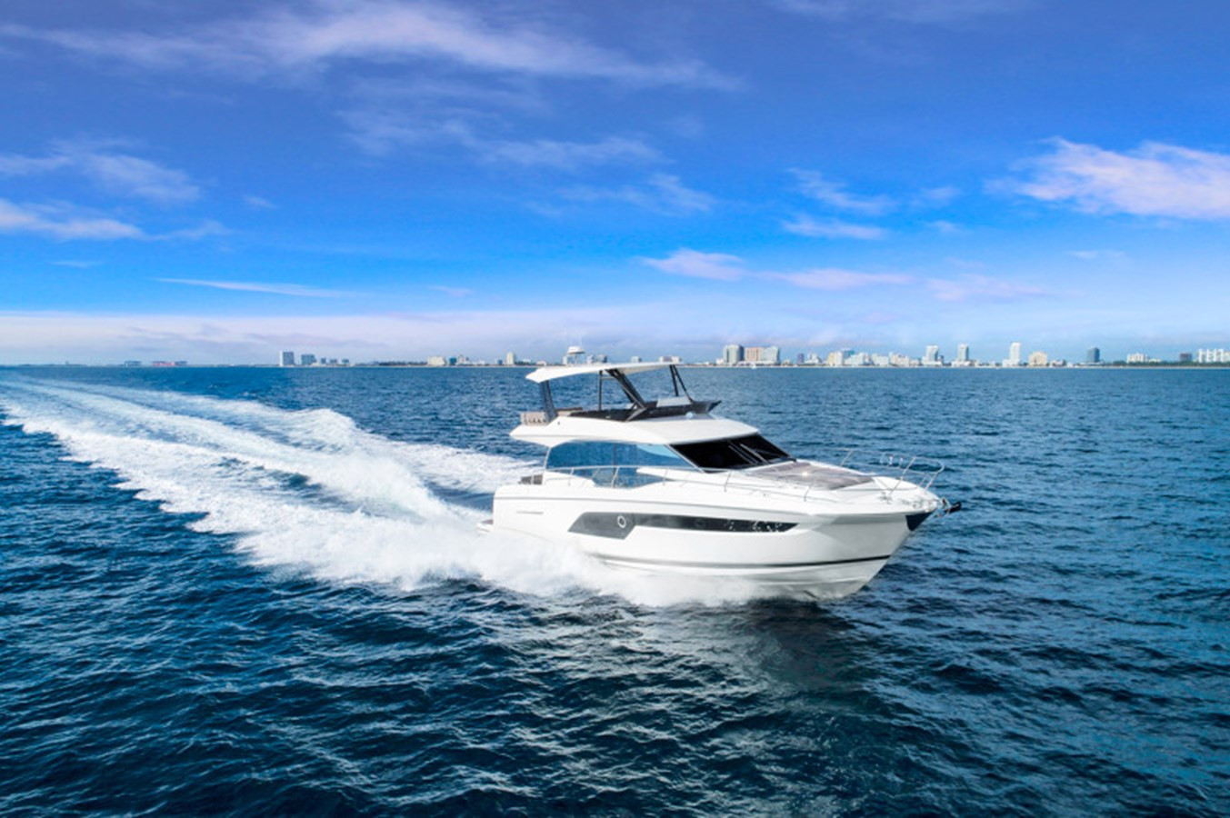 https://arconyachts.ams3.digitaloceanspaces.com/131439/conversions/large_2880216-optimize.jpg