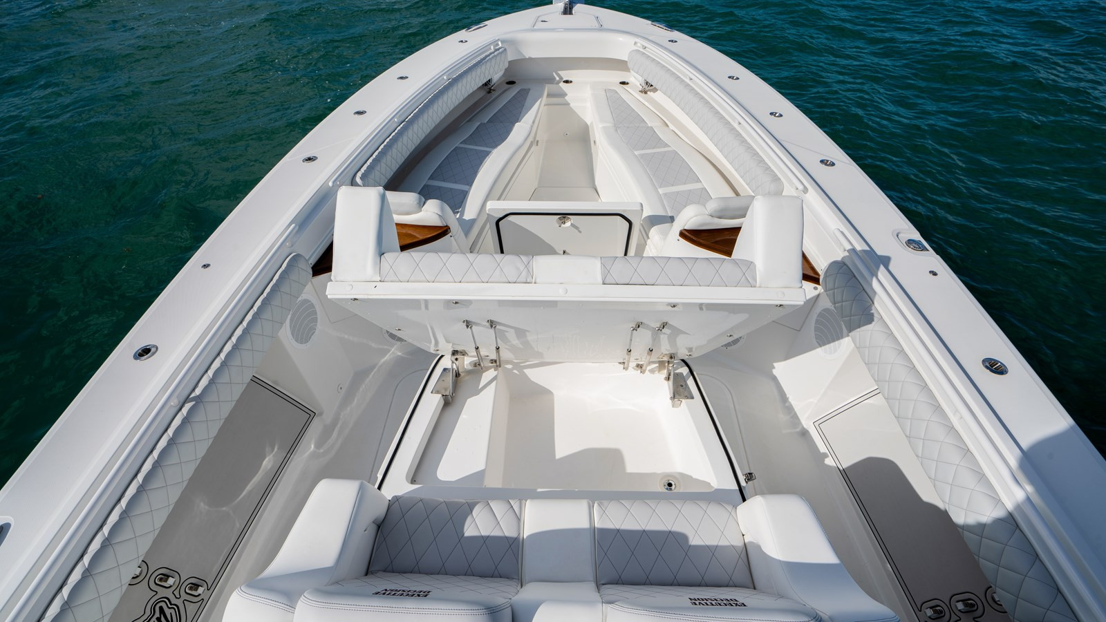 https://arconyachts.ams3.digitaloceanspaces.com/131477/conversions/large_4761839-optimize.jpg