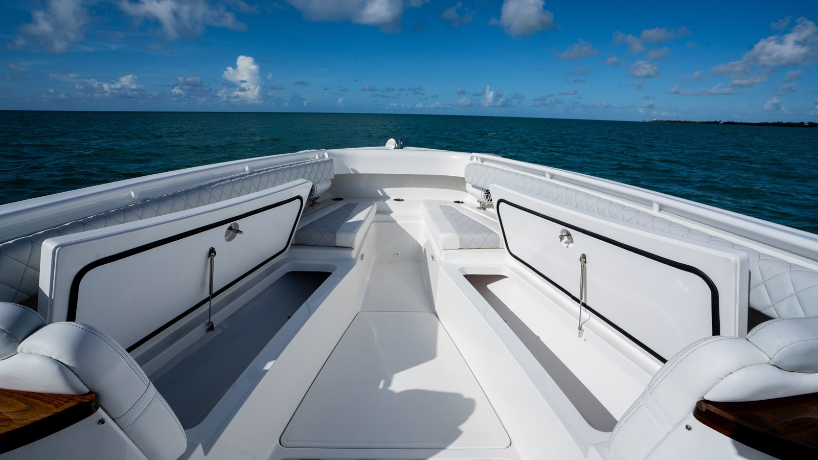 https://arconyachts.ams3.digitaloceanspaces.com/131479/conversions/large_4761840-optimize.jpg