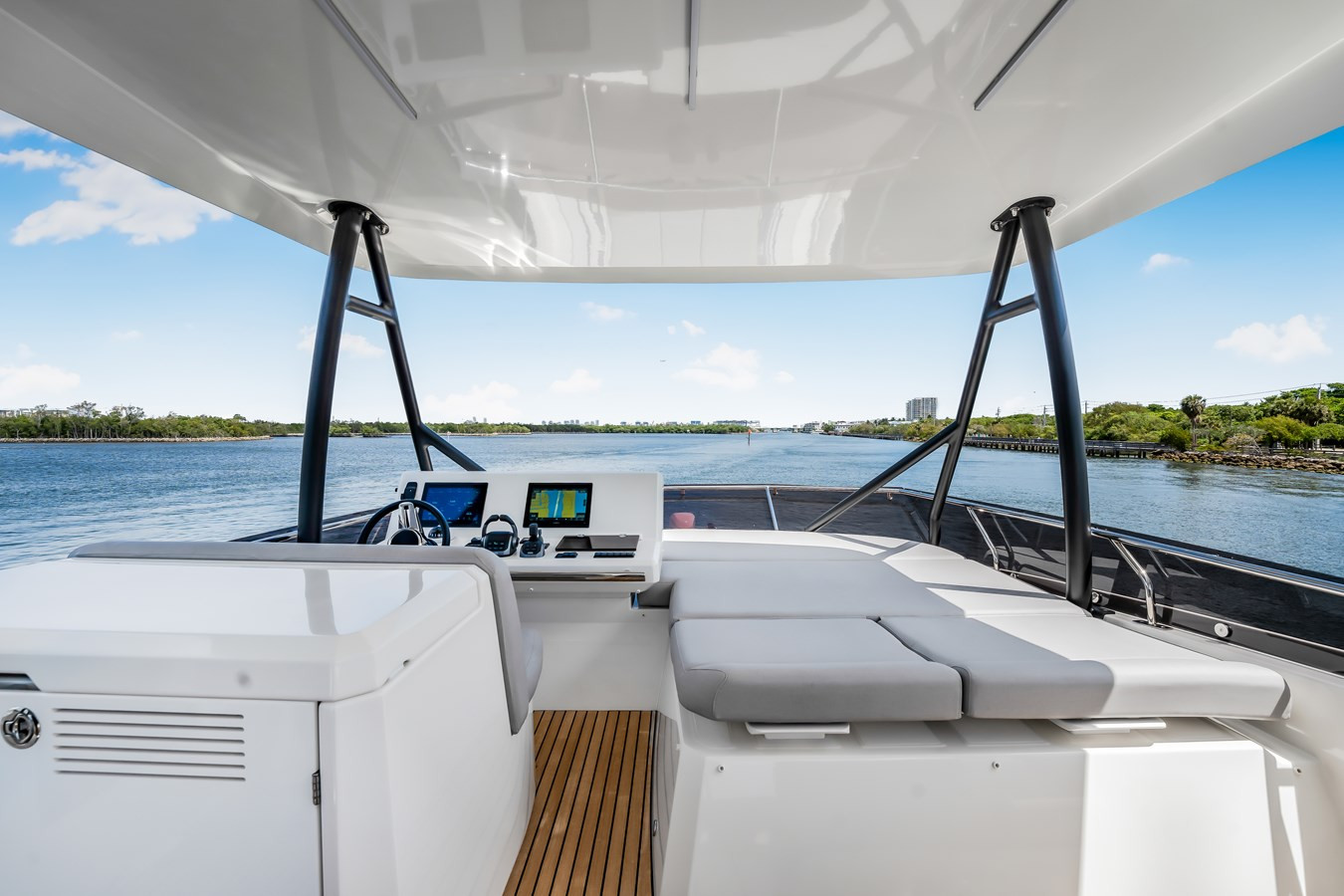 https://arconyachts.ams3.digitaloceanspaces.com/131508/conversions/large_4651357-optimize.jpg