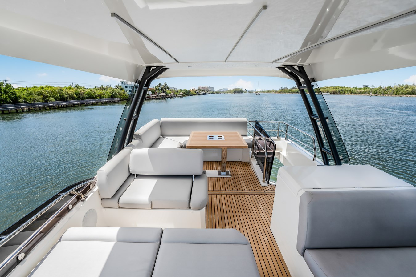 https://arconyachts.ams3.digitaloceanspaces.com/131517/conversions/large_4651358-optimize.jpg