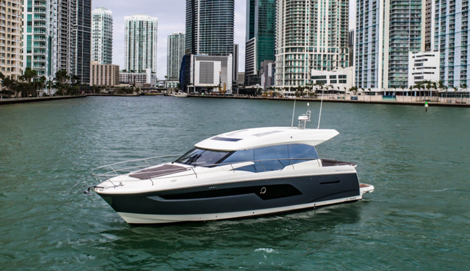 https://arconyachts.ams3.digitaloceanspaces.com/131531/conversions/large_4635534-optimize.jpg