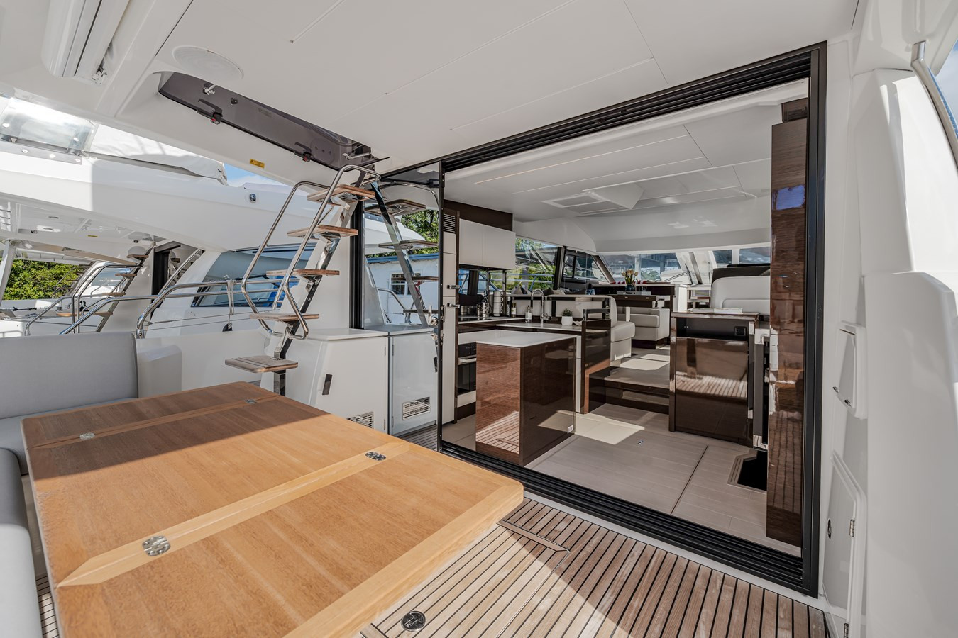 https://arconyachts.ams3.digitaloceanspaces.com/131536/conversions/large_4651336-optimize.jpg