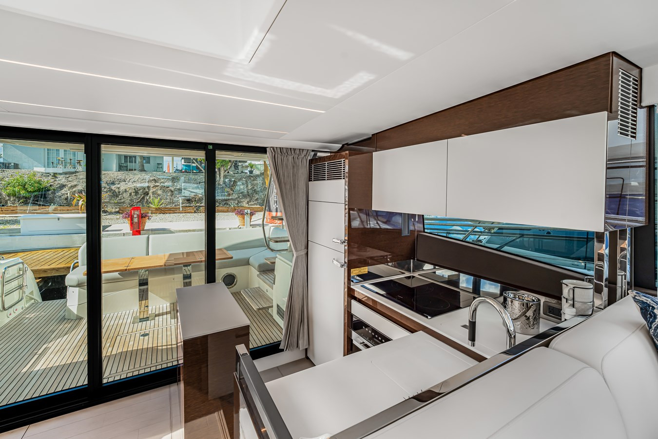 https://arconyachts.ams3.digitaloceanspaces.com/131558/conversions/large_4651313-optimize.jpg