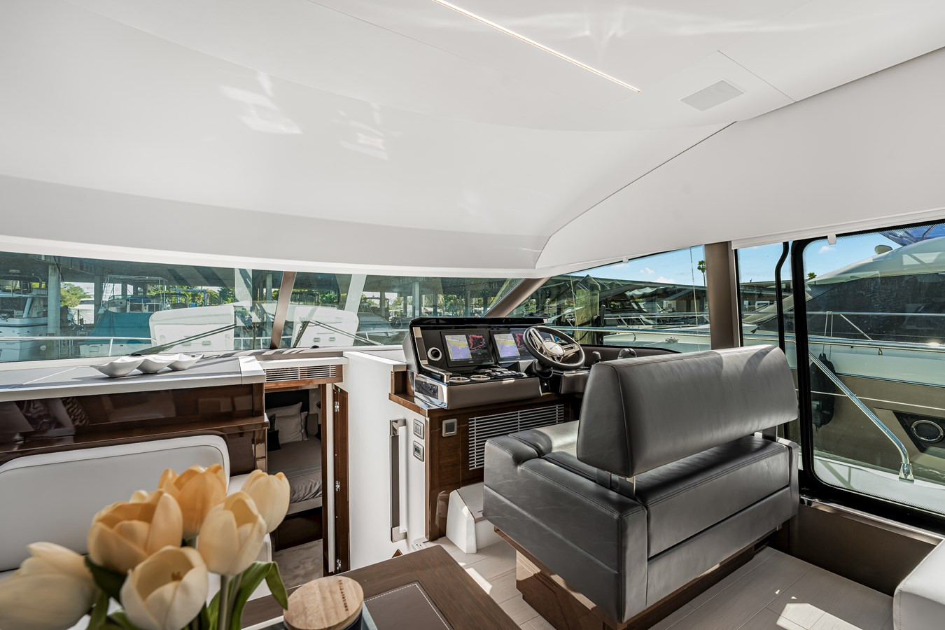 https://arconyachts.ams3.digitaloceanspaces.com/131574/conversions/large_4651312-optimize.jpg