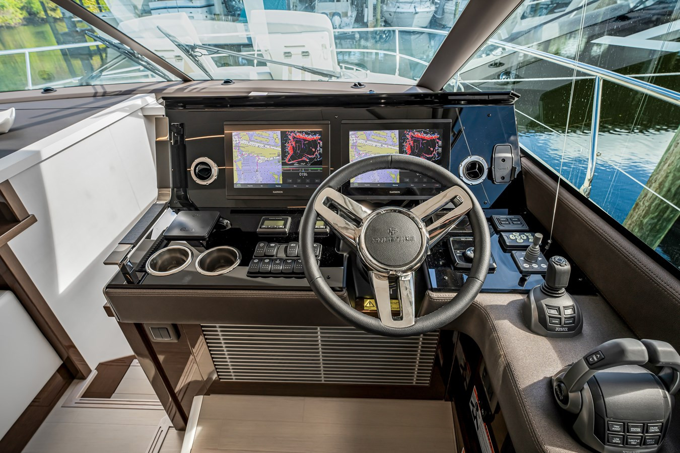 https://arconyachts.ams3.digitaloceanspaces.com/131584/conversions/large_4651316-optimize.jpg