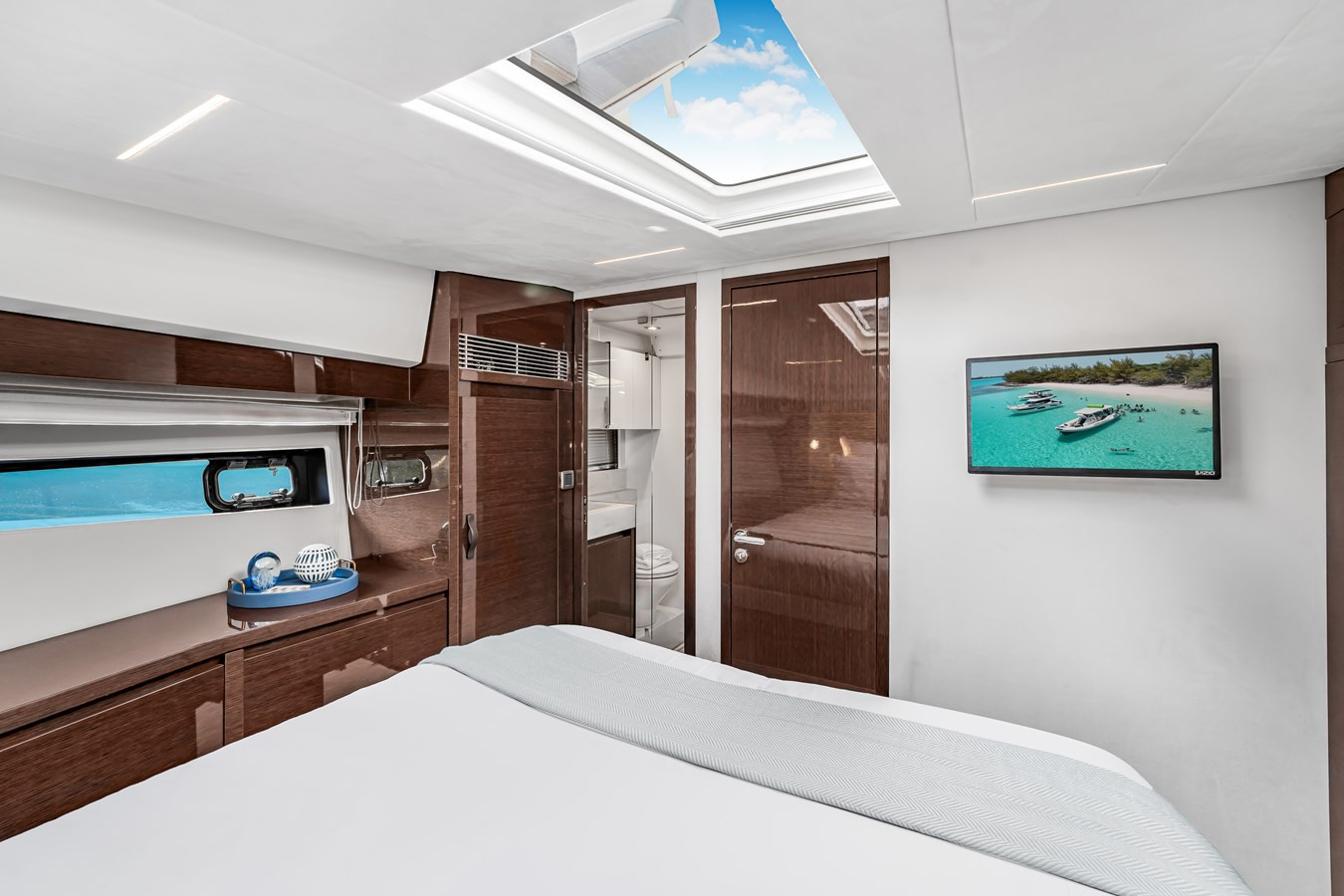 https://arconyachts.ams3.digitaloceanspaces.com/131605/conversions/large_4651323-optimize.jpg