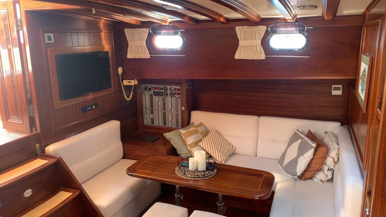 https://arconyachts.ams3.digitaloceanspaces.com/131705/conversions/large_4615506-optimize.jpg