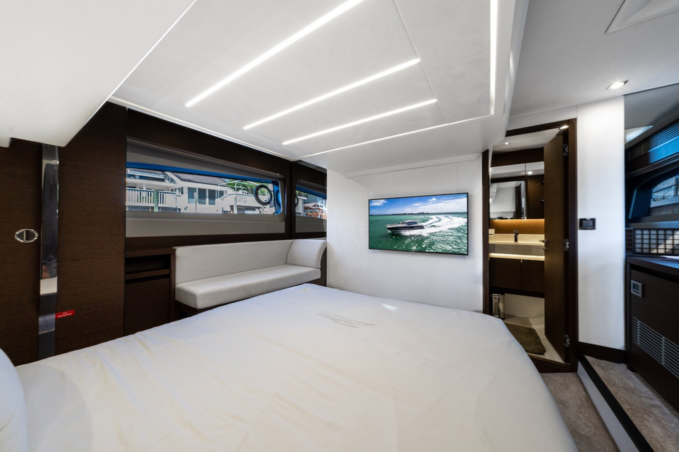 https://arconyachts.ams3.digitaloceanspaces.com/131712/conversions/large_4669850-optimize.jpg