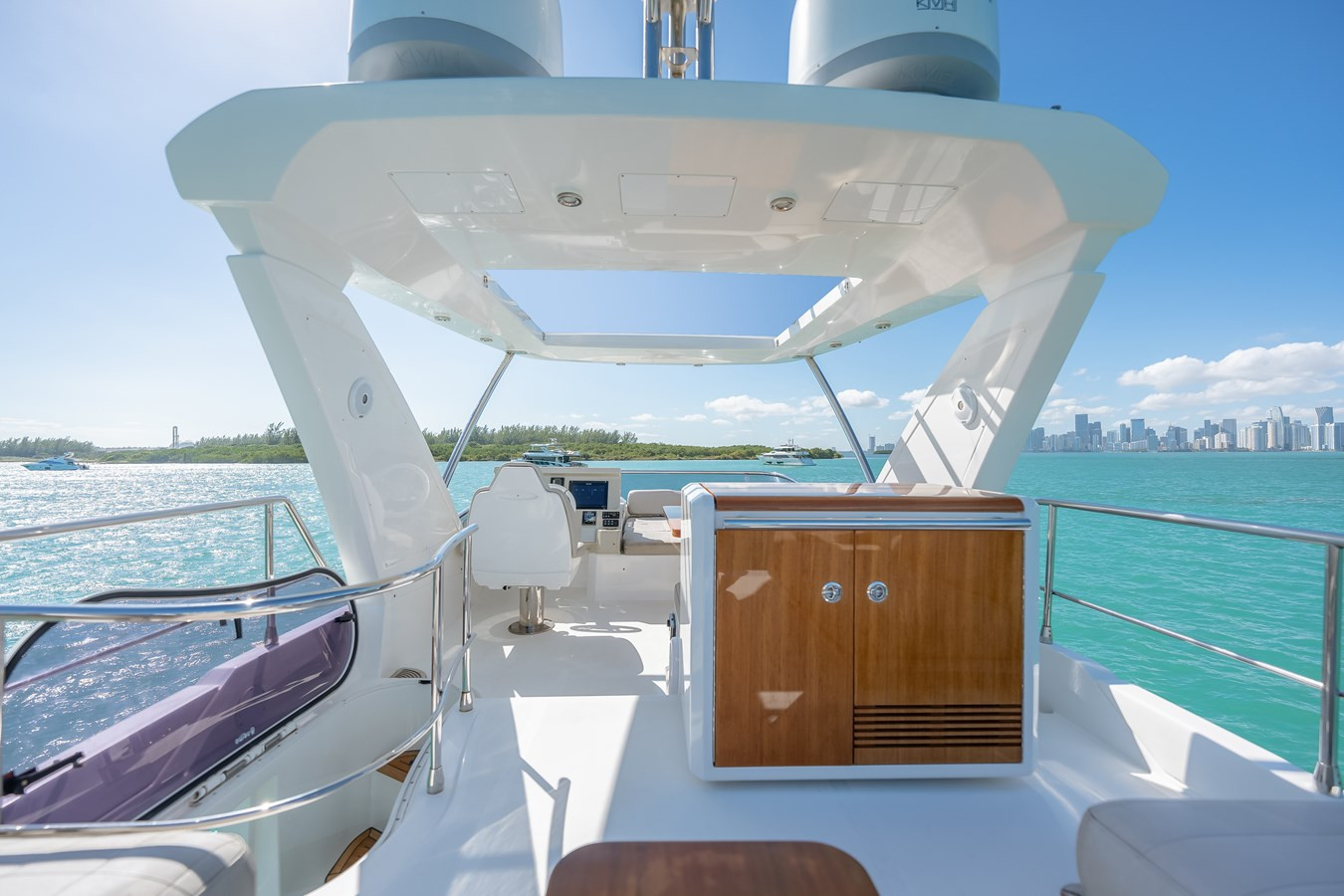 https://arconyachts.ams3.digitaloceanspaces.com/131716/conversions/large_4070513-optimize.jpg