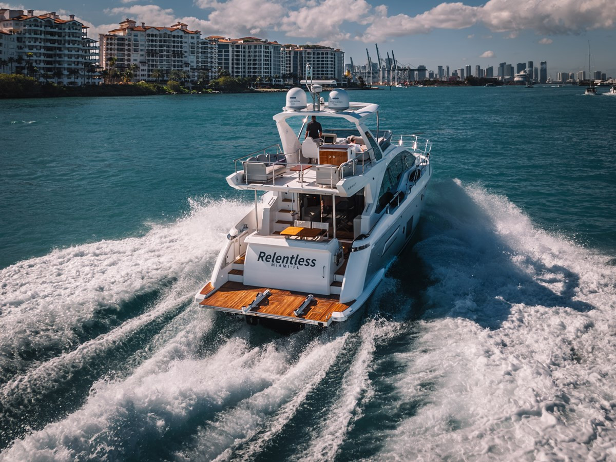 https://arconyachts.ams3.digitaloceanspaces.com/131732/conversions/large_4070522-optimize.jpg