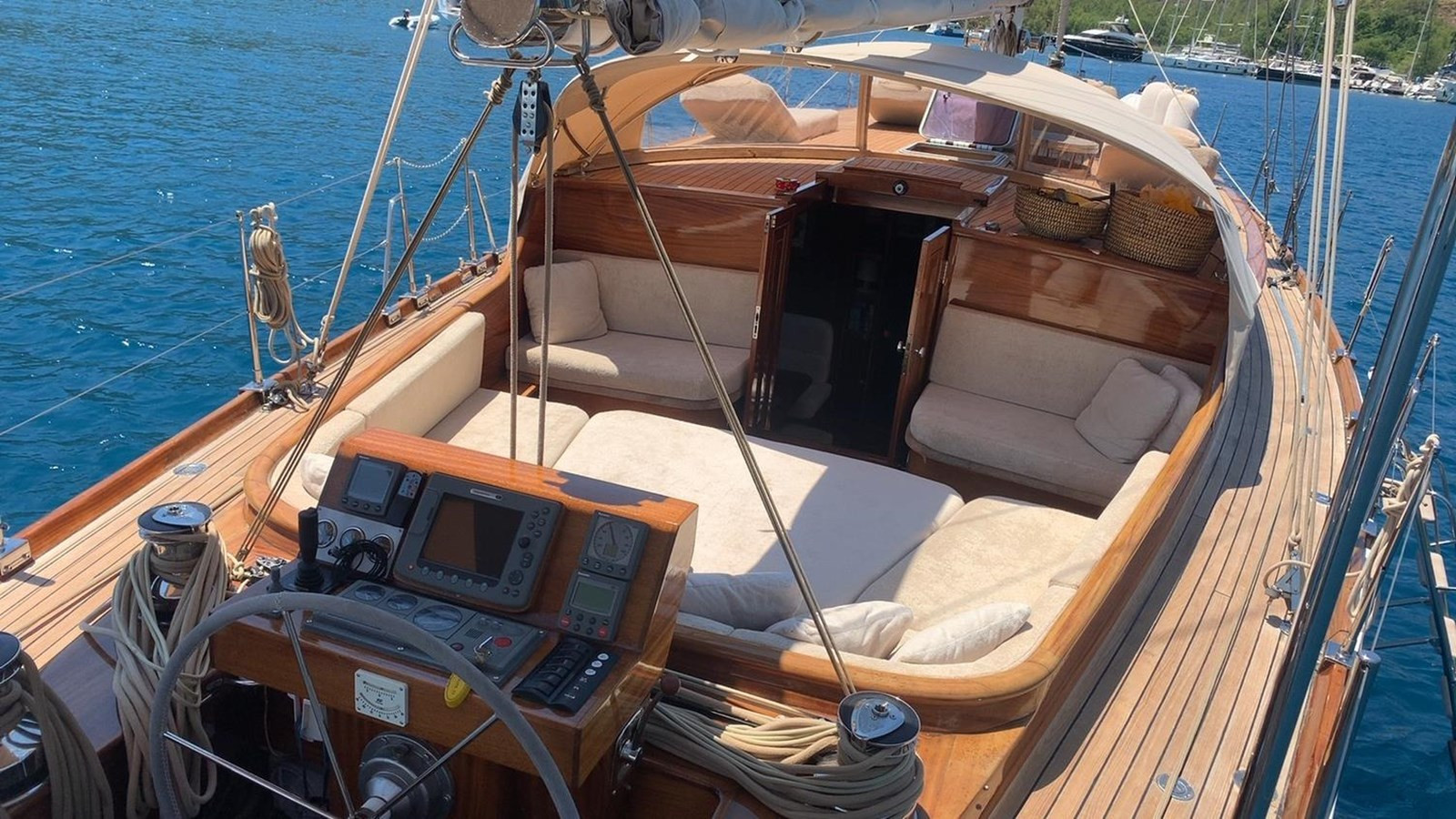 https://arconyachts.ams3.digitaloceanspaces.com/131743/conversions/large_4615519-optimize.jpg