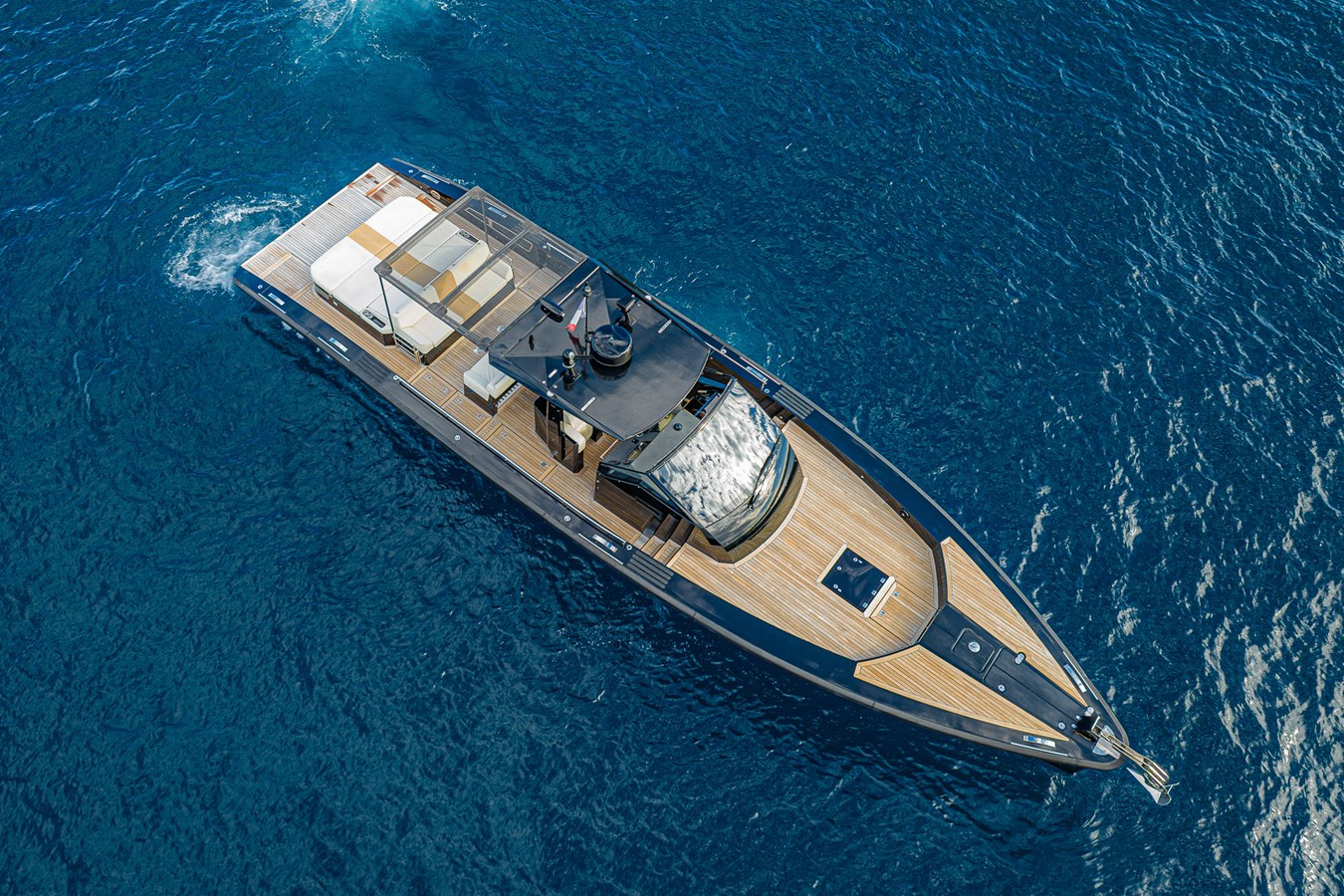 https://arconyachts.ams3.digitaloceanspaces.com/131823/conversions/large_3914370-optimize.jpg