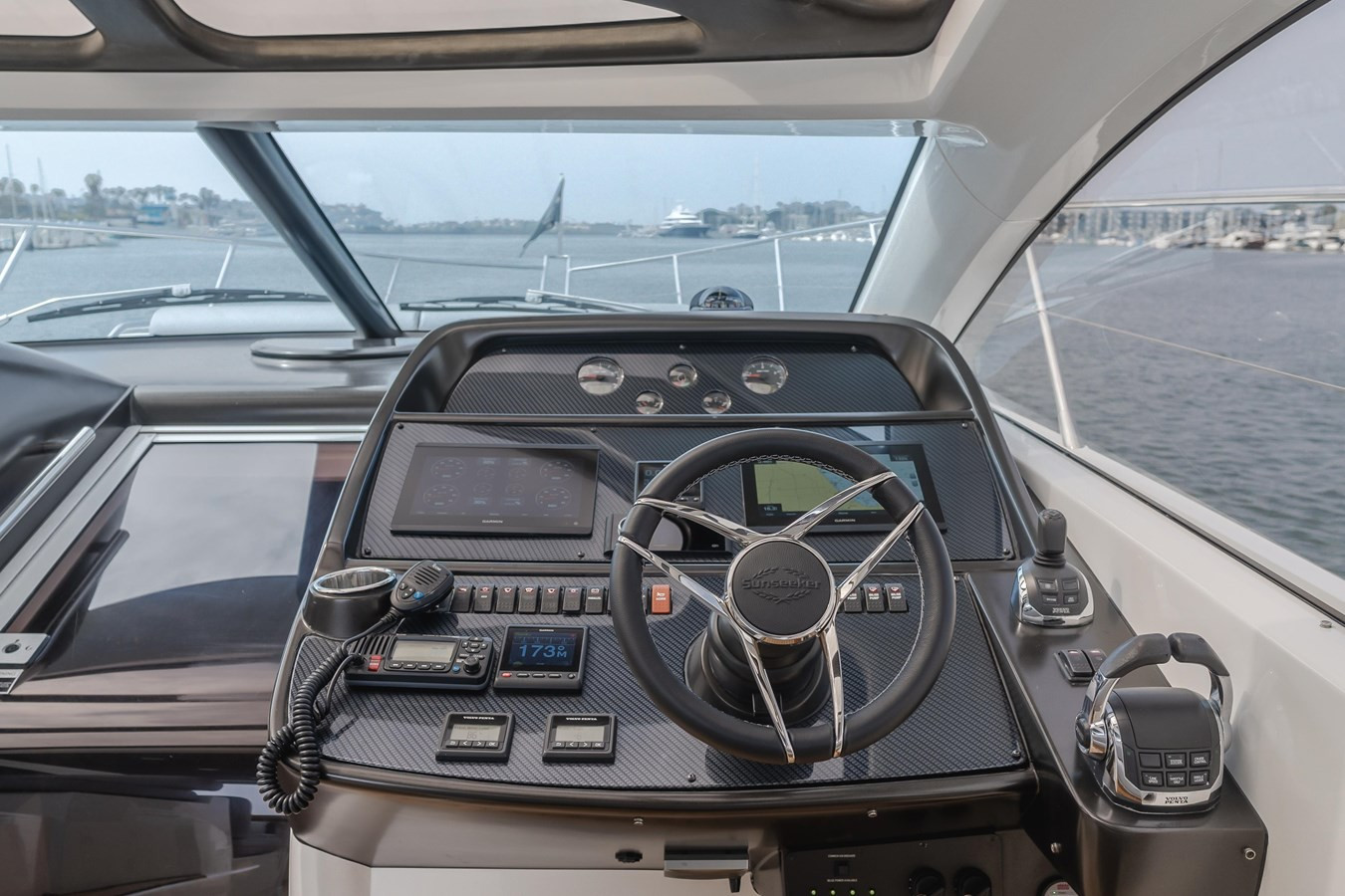 https://arconyachts.ams3.digitaloceanspaces.com/131824/conversions/large_4859193-optimize.jpg