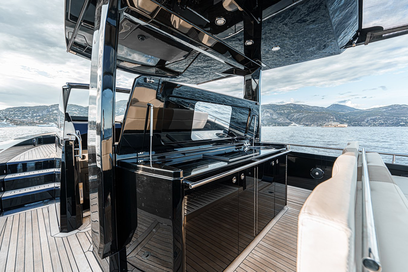 https://arconyachts.ams3.digitaloceanspaces.com/131879/conversions/large_3914390-optimize.jpg