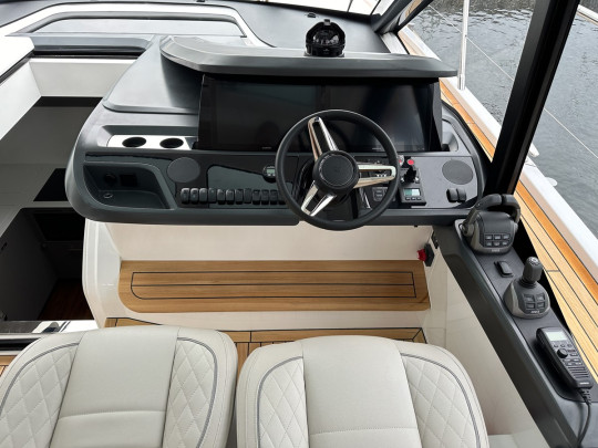 PRINCESS V50 OPEN (V50334)