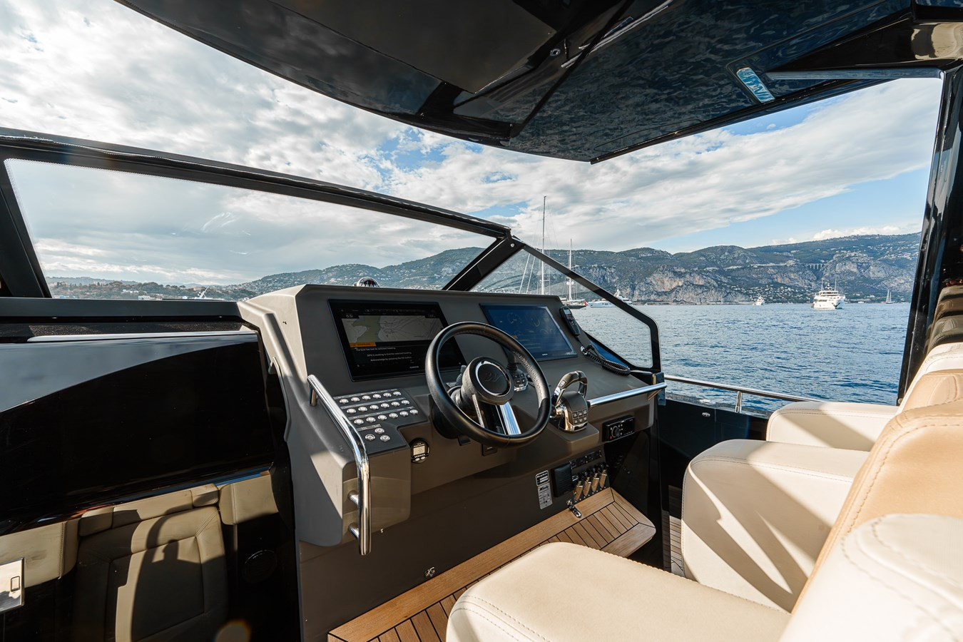 https://arconyachts.ams3.digitaloceanspaces.com/131899/conversions/large_3914397-optimize.jpg