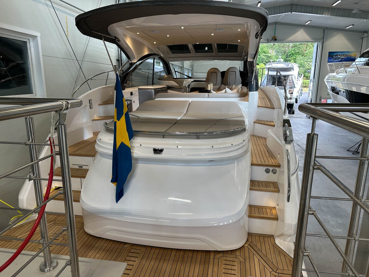 https://arconyachts.ams3.digitaloceanspaces.com/131923/conversions/large_4678513-optimize.jpg