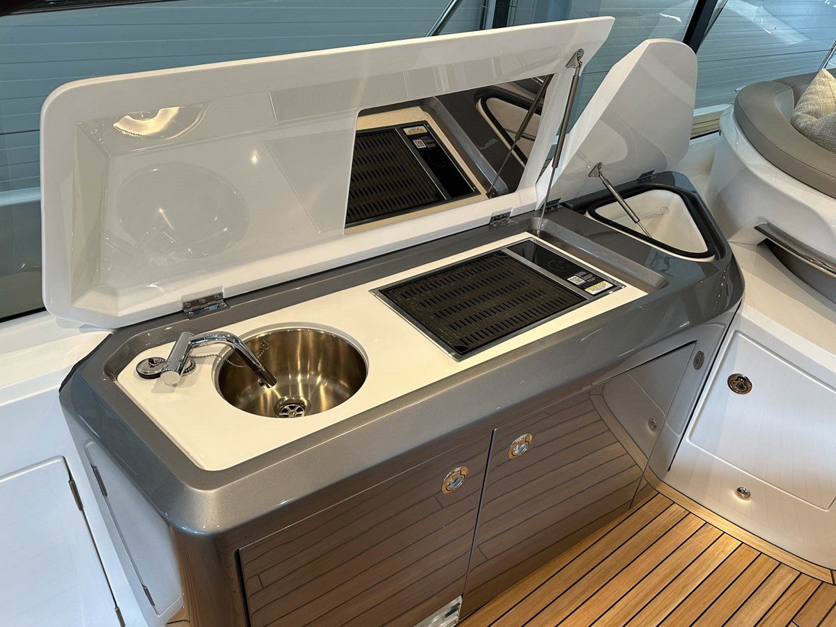 https://arconyachts.ams3.digitaloceanspaces.com/131927/conversions/large_4678515-optimize.jpg