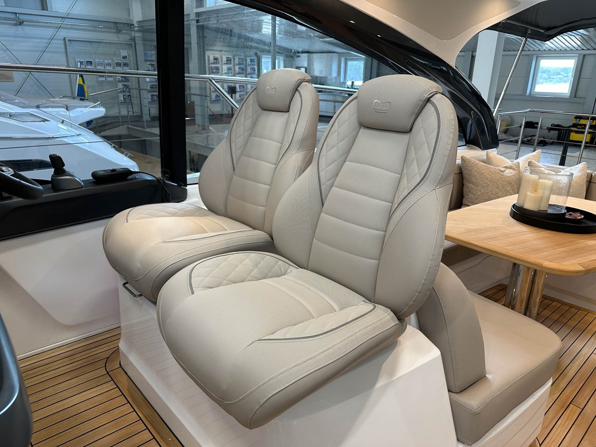 https://arconyachts.ams3.digitaloceanspaces.com/131939/conversions/large_4678519-optimize.jpg