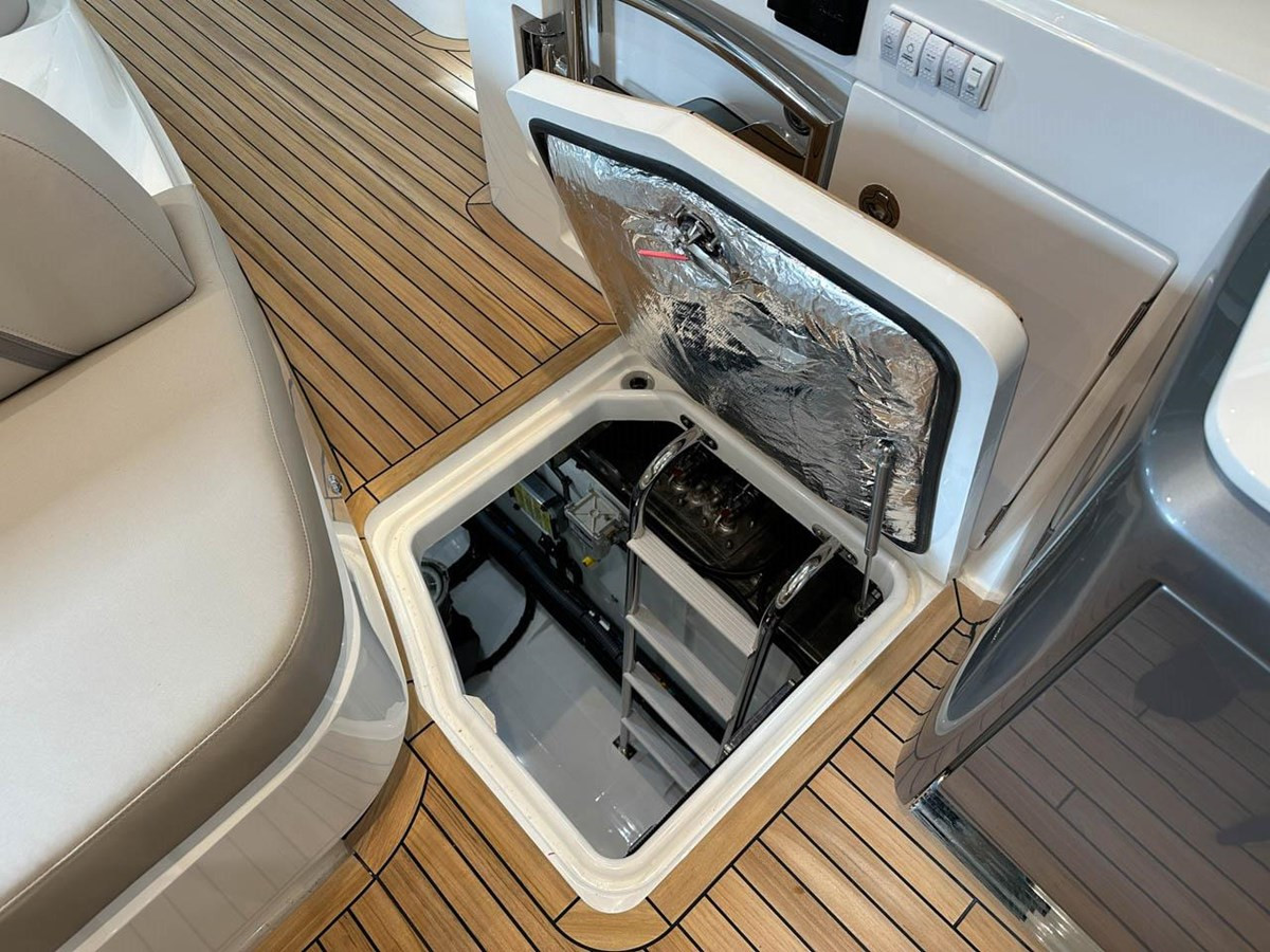 https://arconyachts.ams3.digitaloceanspaces.com/131943/conversions/large_4678520-optimize.jpg