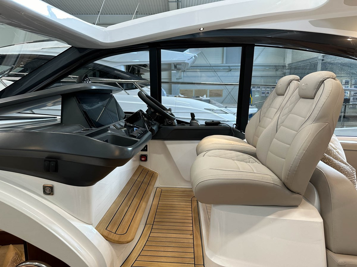 https://arconyachts.ams3.digitaloceanspaces.com/131962/conversions/large_4678526-optimize.jpg