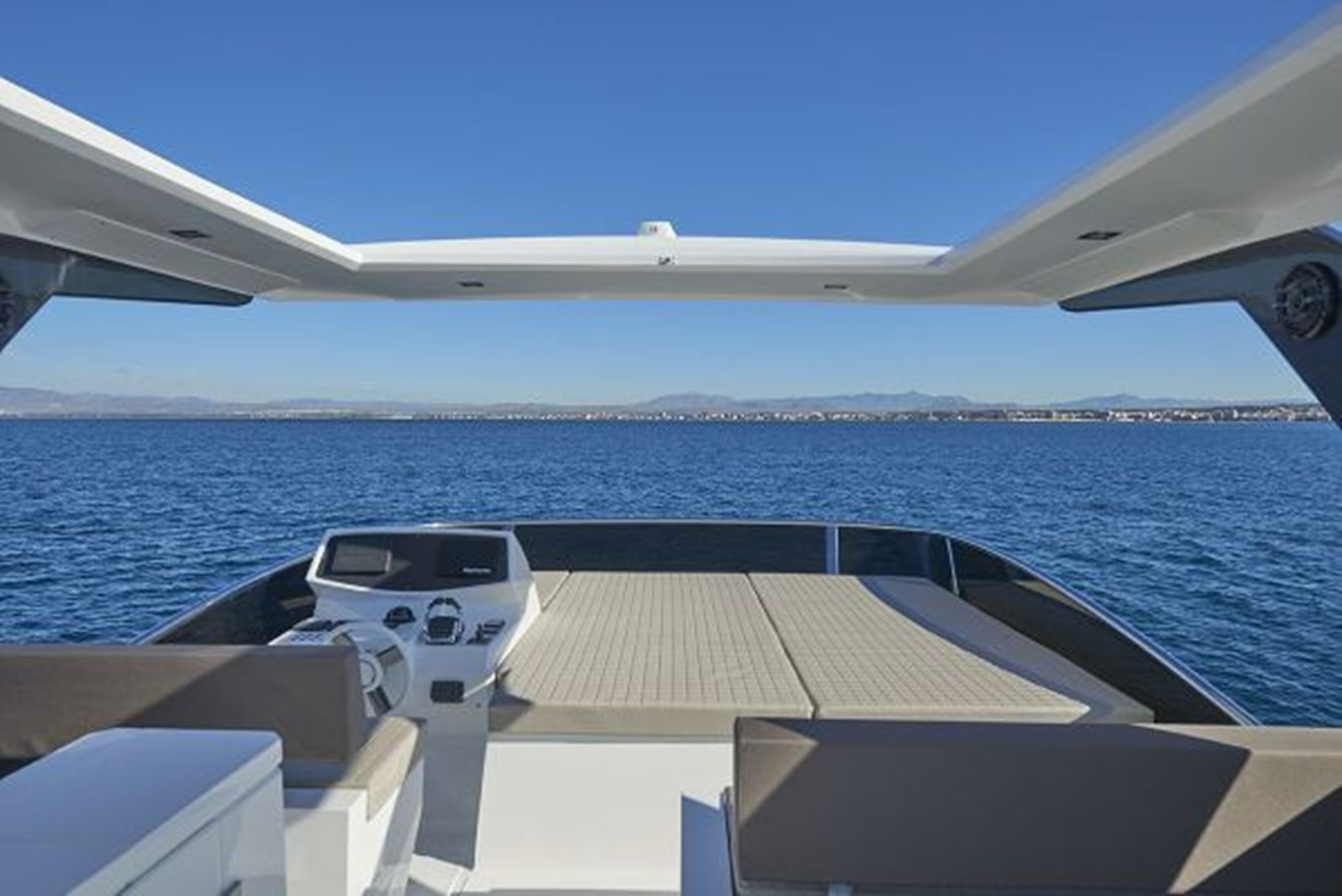 https://arconyachts.ams3.digitaloceanspaces.com/131984/conversions/large_3016159-optimize.jpg