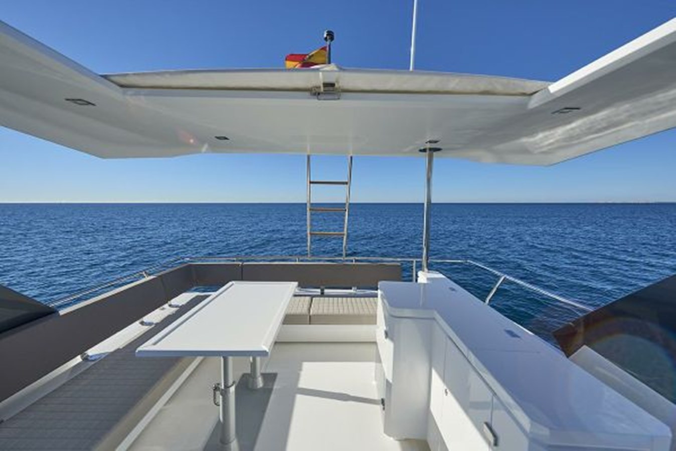 https://arconyachts.ams3.digitaloceanspaces.com/131989/conversions/large_3016161-optimize.jpg
