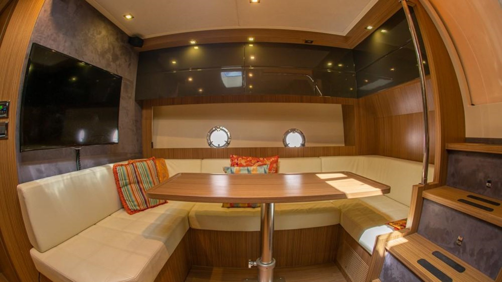 https://arconyachts.ams3.digitaloceanspaces.com/132118/conversions/large_3702767-optimize.jpg