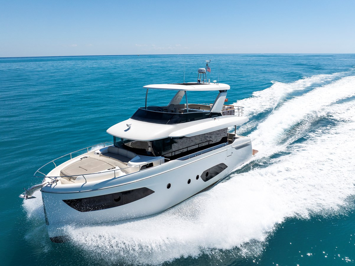 https://arconyachts.ams3.digitaloceanspaces.com/132189/conversions/large_4603619-optimize.jpg