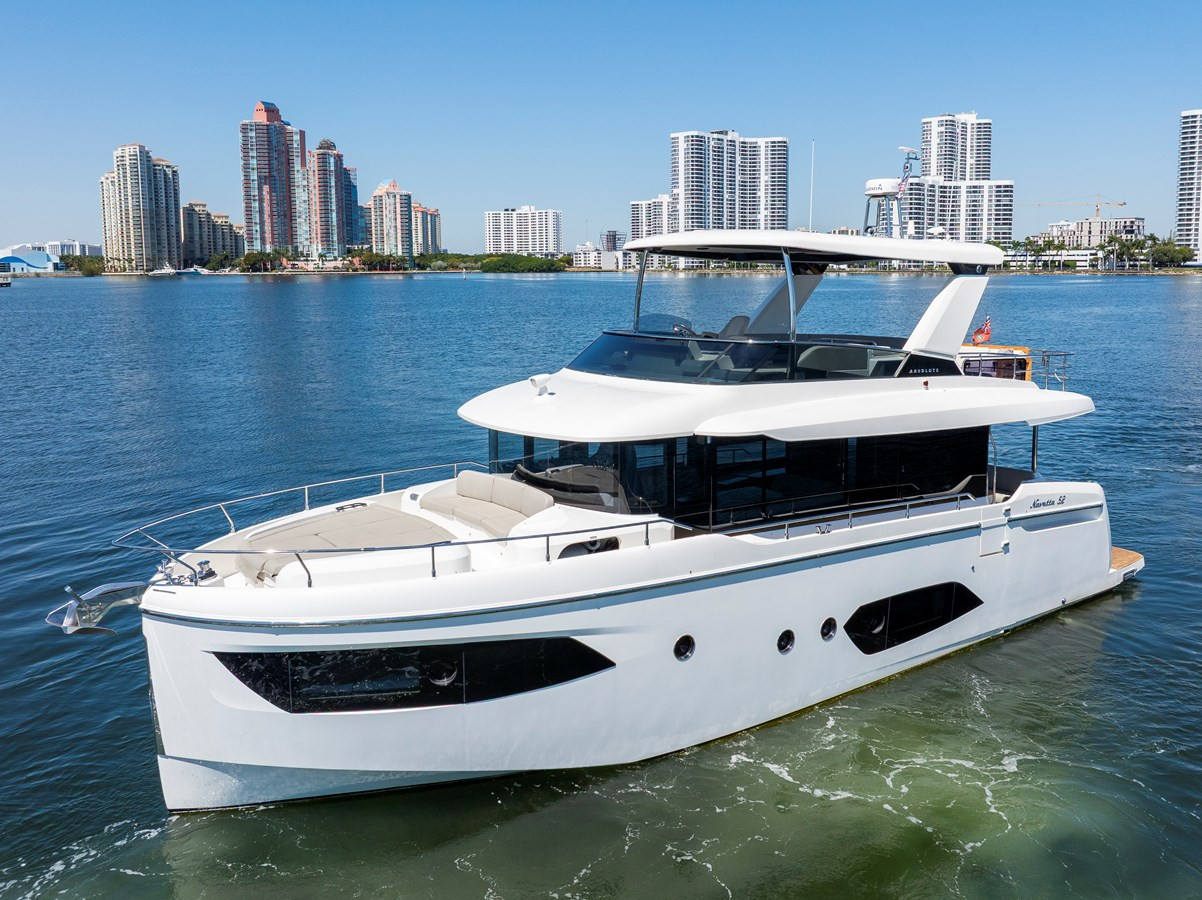 https://arconyachts.ams3.digitaloceanspaces.com/132191/conversions/large_4601410-optimize.jpg