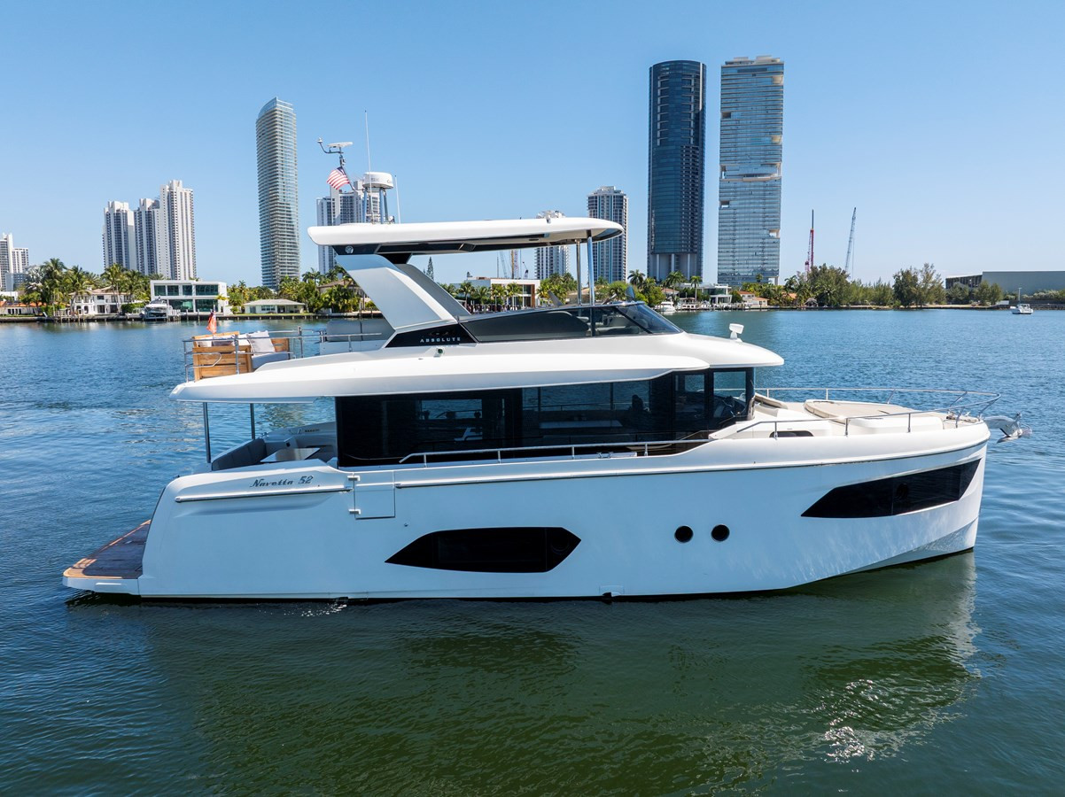 https://arconyachts.ams3.digitaloceanspaces.com/132211/conversions/large_4601415-optimize.jpg