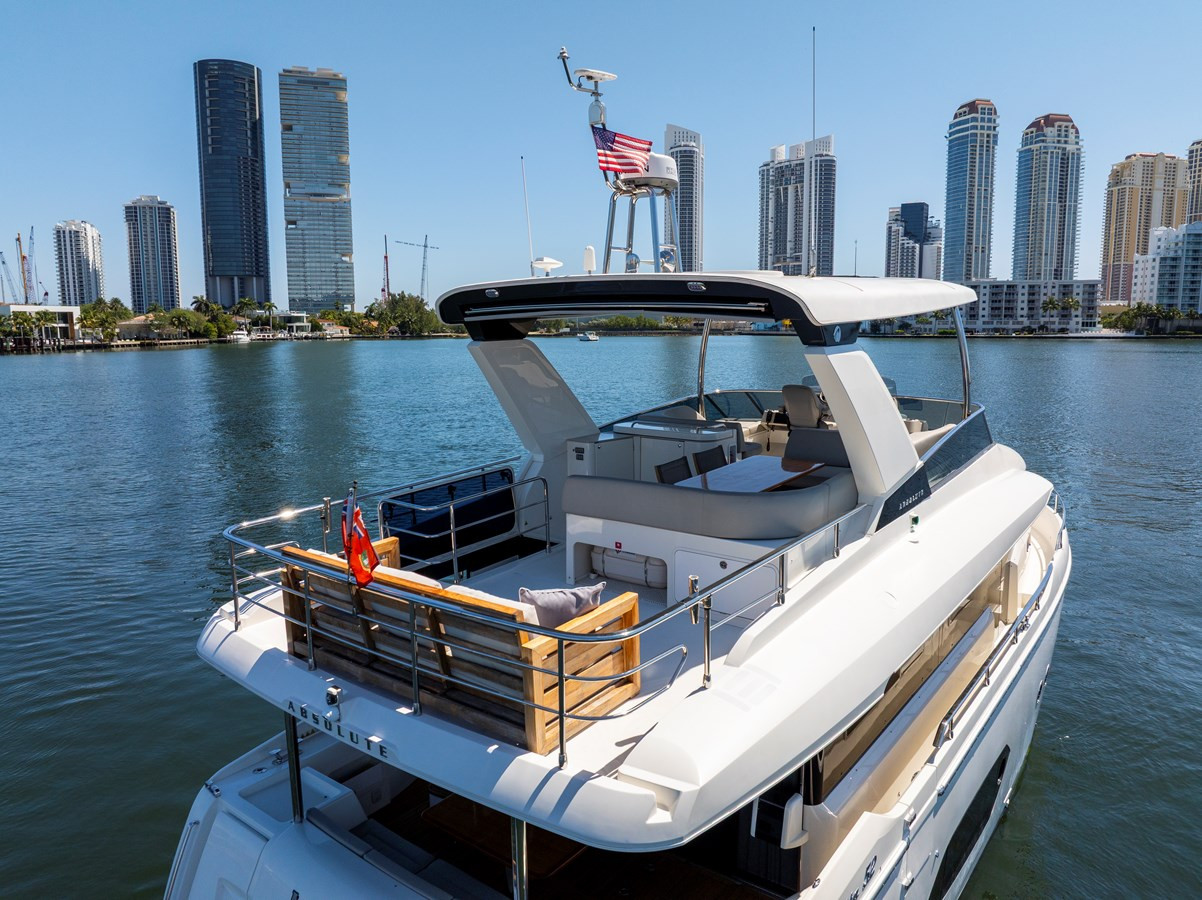 https://arconyachts.ams3.digitaloceanspaces.com/132217/conversions/large_4601419-optimize.jpg