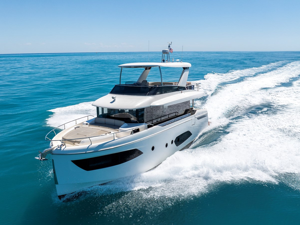https://arconyachts.ams3.digitaloceanspaces.com/132220/conversions/large_4601421-optimize.jpg