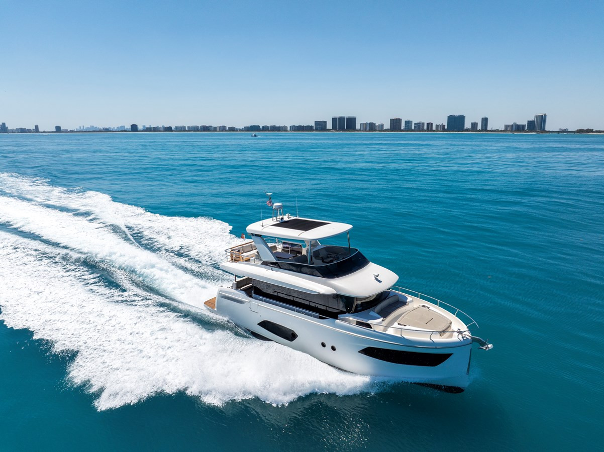 https://arconyachts.ams3.digitaloceanspaces.com/132224/conversions/large_4601425-optimize.jpg