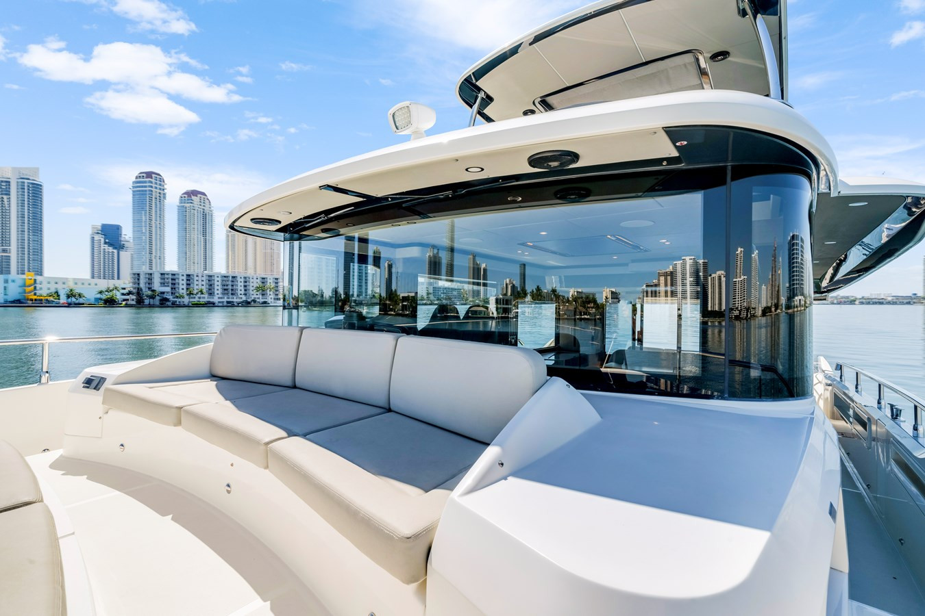 https://arconyachts.ams3.digitaloceanspaces.com/132232/conversions/large_4603703-optimize.jpg