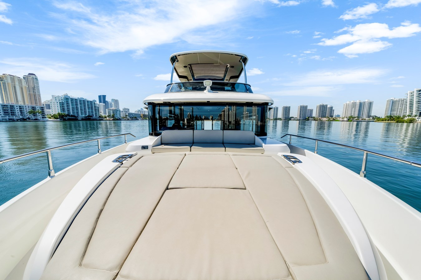 https://arconyachts.ams3.digitaloceanspaces.com/132262/conversions/large_4603702-optimize.jpg