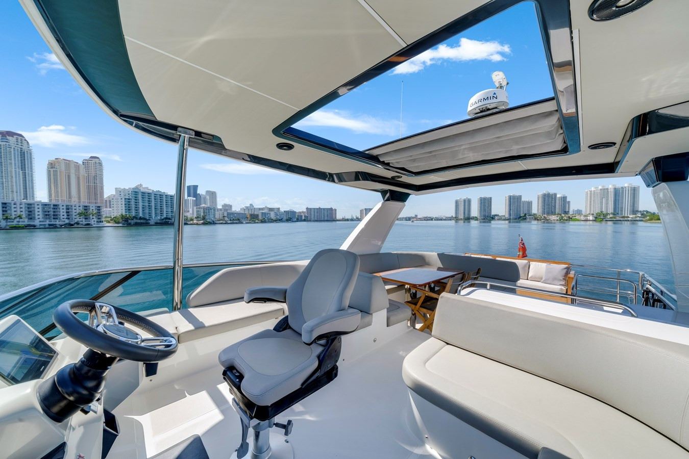 https://arconyachts.ams3.digitaloceanspaces.com/132274/conversions/large_4603709-optimize.jpg