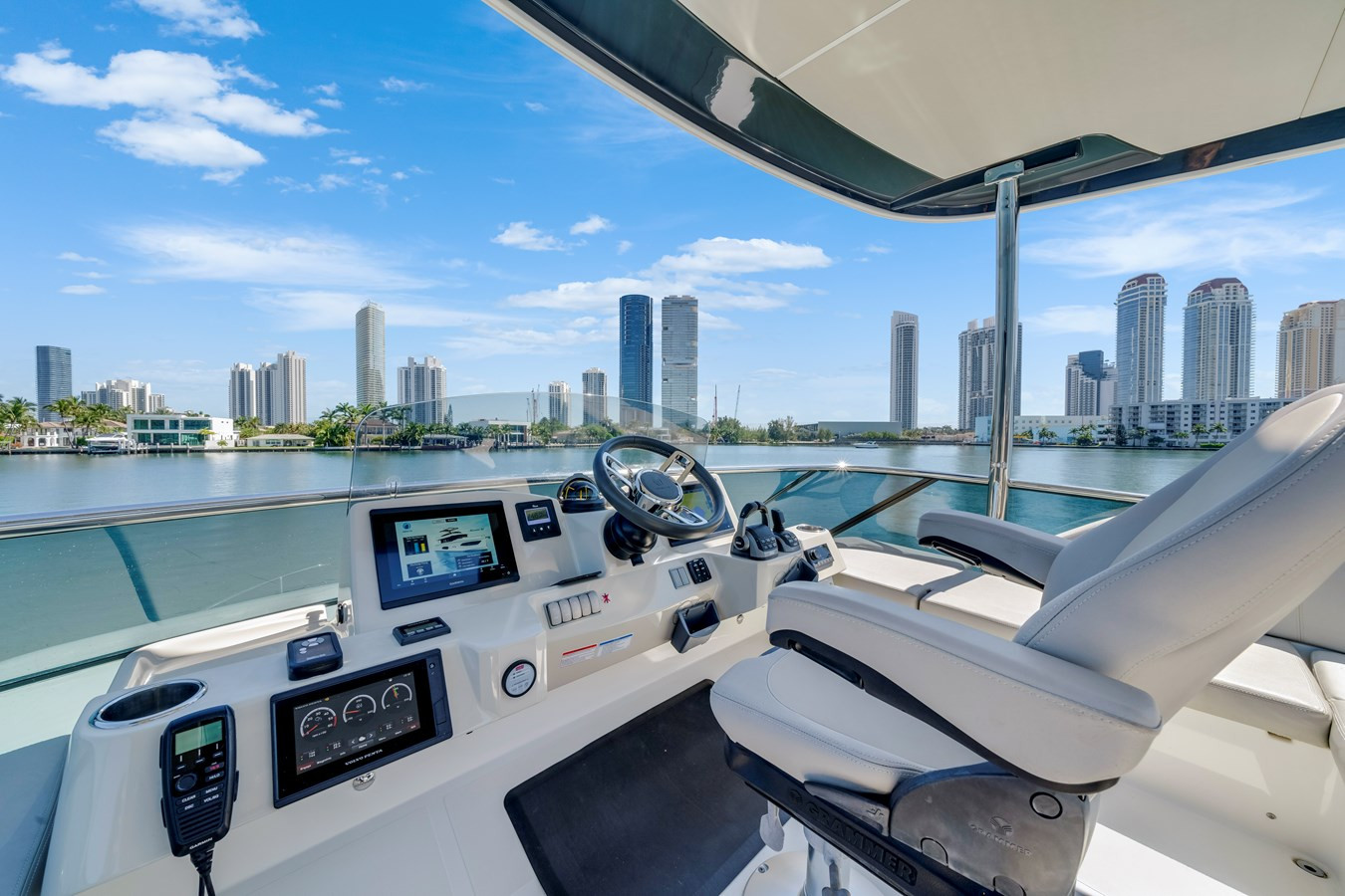 https://arconyachts.ams3.digitaloceanspaces.com/132277/conversions/large_4603708-optimize.jpg