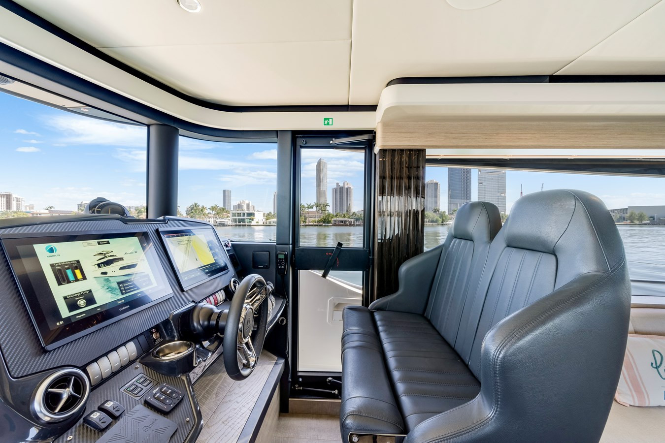 https://arconyachts.ams3.digitaloceanspaces.com/132315/conversions/large_4603661-optimize.jpg