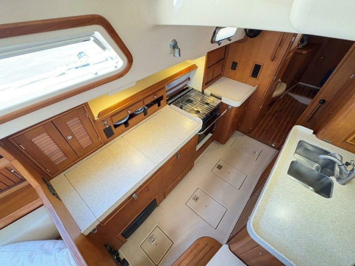 https://arconyachts.ams3.digitaloceanspaces.com/132317/conversions/large_4859446-optimize.jpg