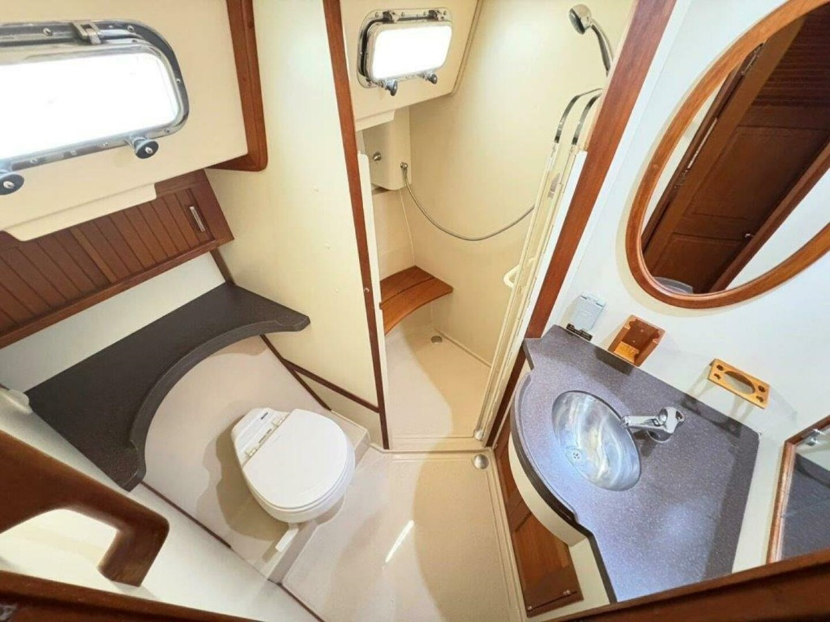 https://arconyachts.ams3.digitaloceanspaces.com/132335/conversions/large_4859452-optimize.jpg