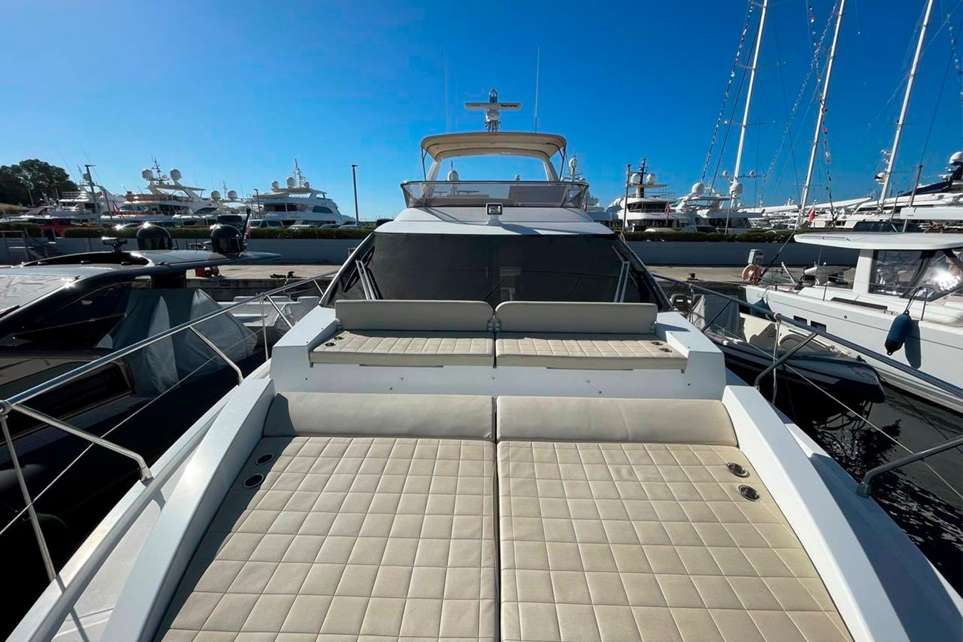 https://arconyachts.ams3.digitaloceanspaces.com/132352/conversions/large_4001541-optimize.jpg