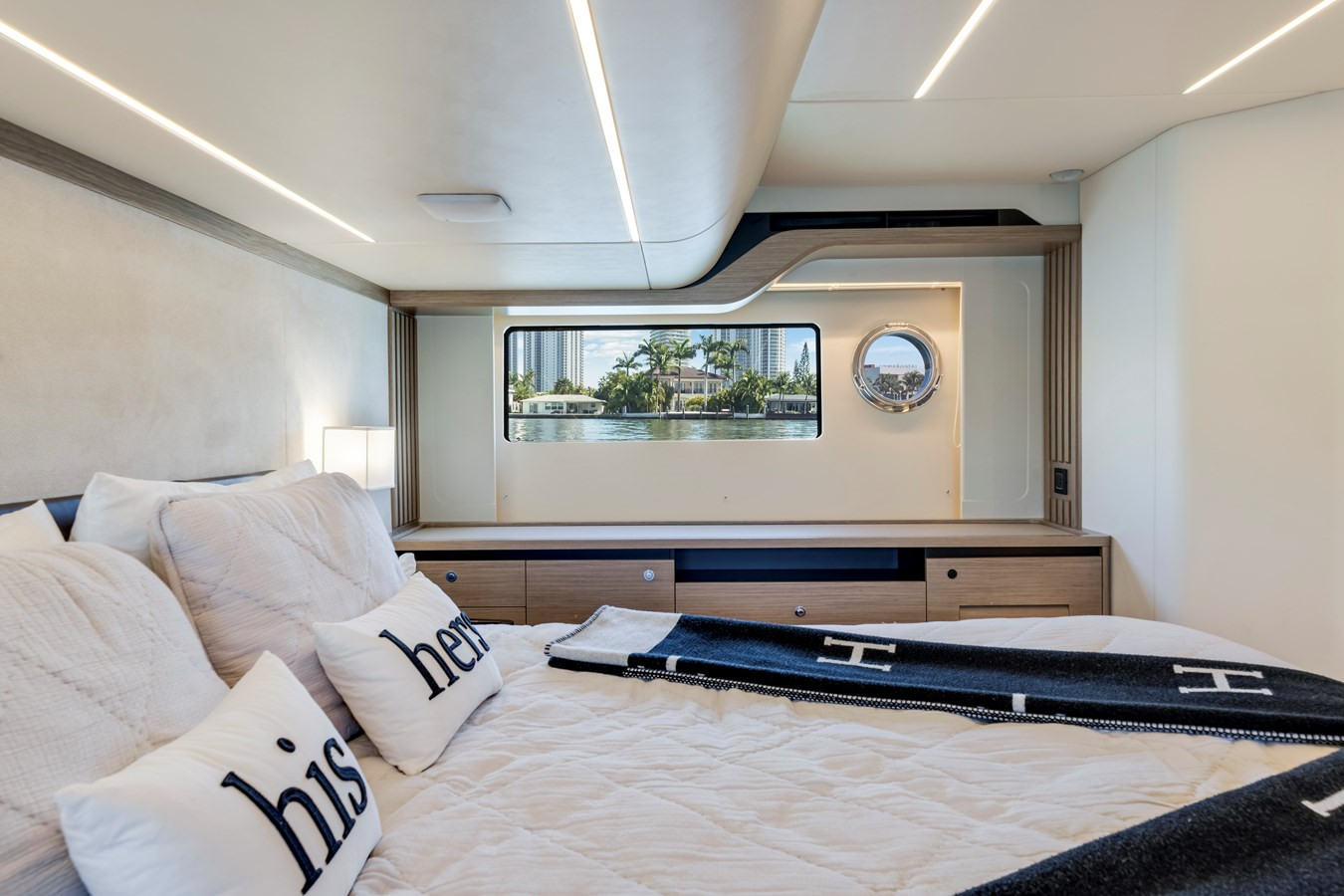 https://arconyachts.ams3.digitaloceanspaces.com/132357/conversions/large_4603699-optimize.jpg