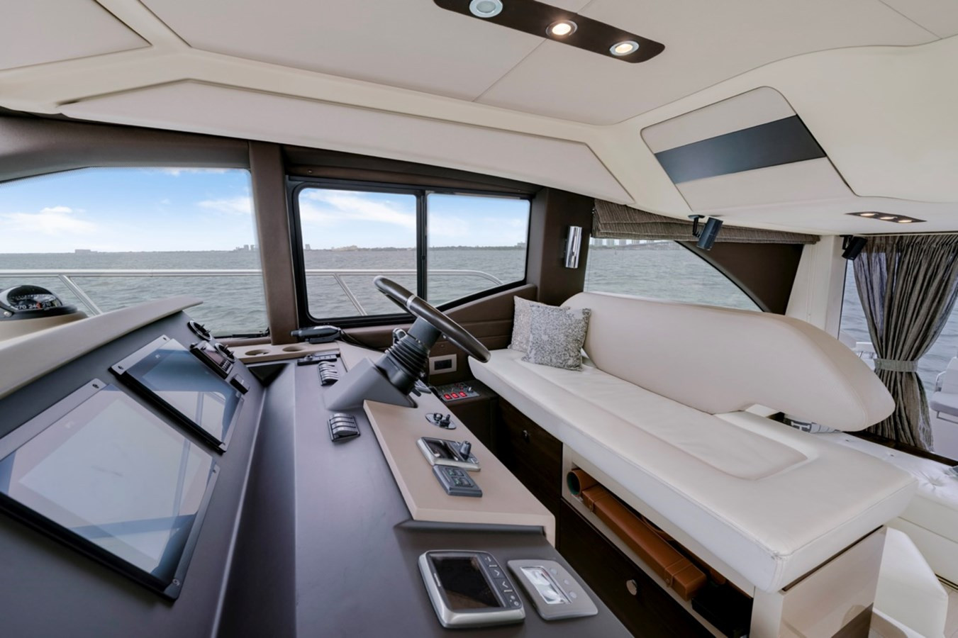 https://arconyachts.ams3.digitaloceanspaces.com/132427/conversions/large_4694527-optimize.jpg