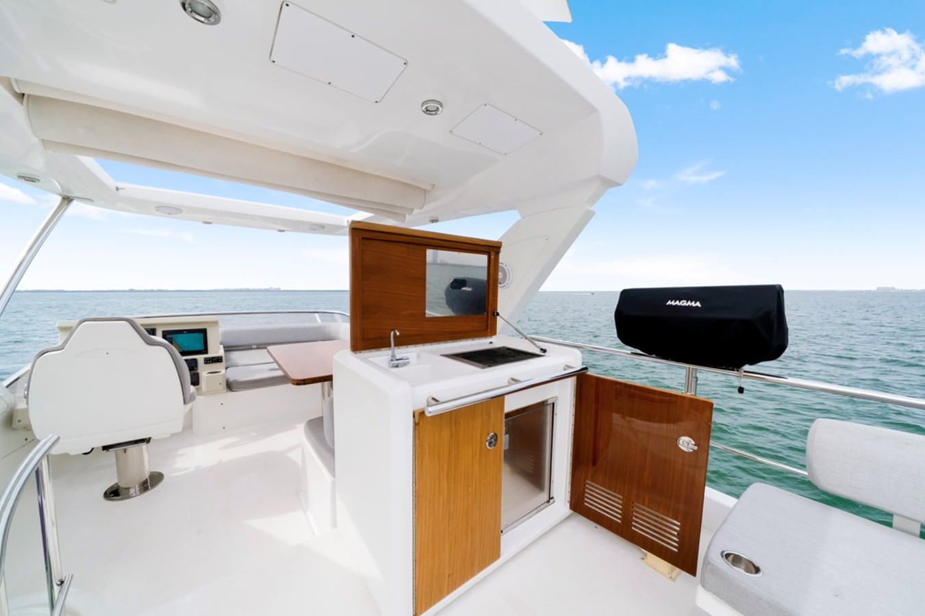 https://arconyachts.ams3.digitaloceanspaces.com/132476/conversions/large_4694541-optimize.jpg