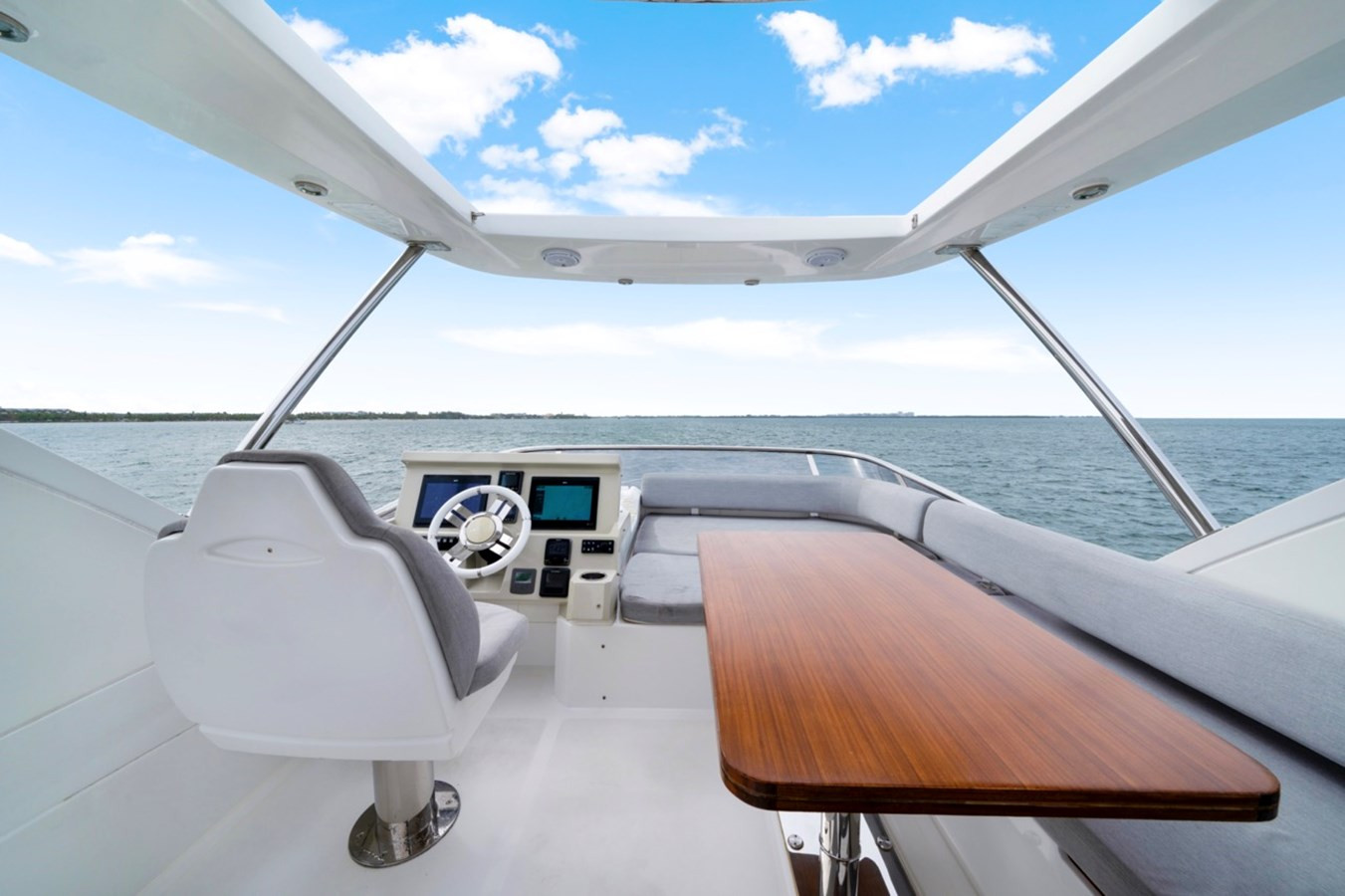 https://arconyachts.ams3.digitaloceanspaces.com/132482/conversions/large_4694539-optimize.jpg