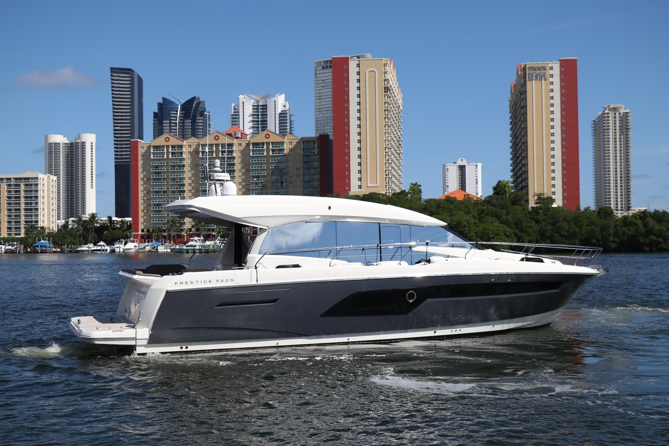 https://arconyachts.ams3.digitaloceanspaces.com/132500/conversions/large_2829912-optimize.jpg