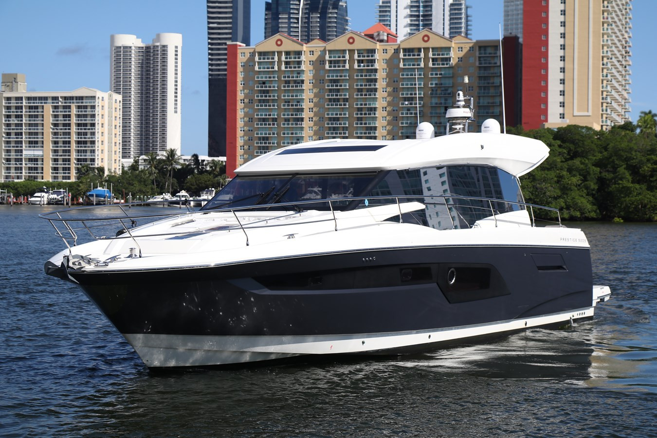 https://arconyachts.ams3.digitaloceanspaces.com/132516/conversions/large_2829918-optimize.jpg